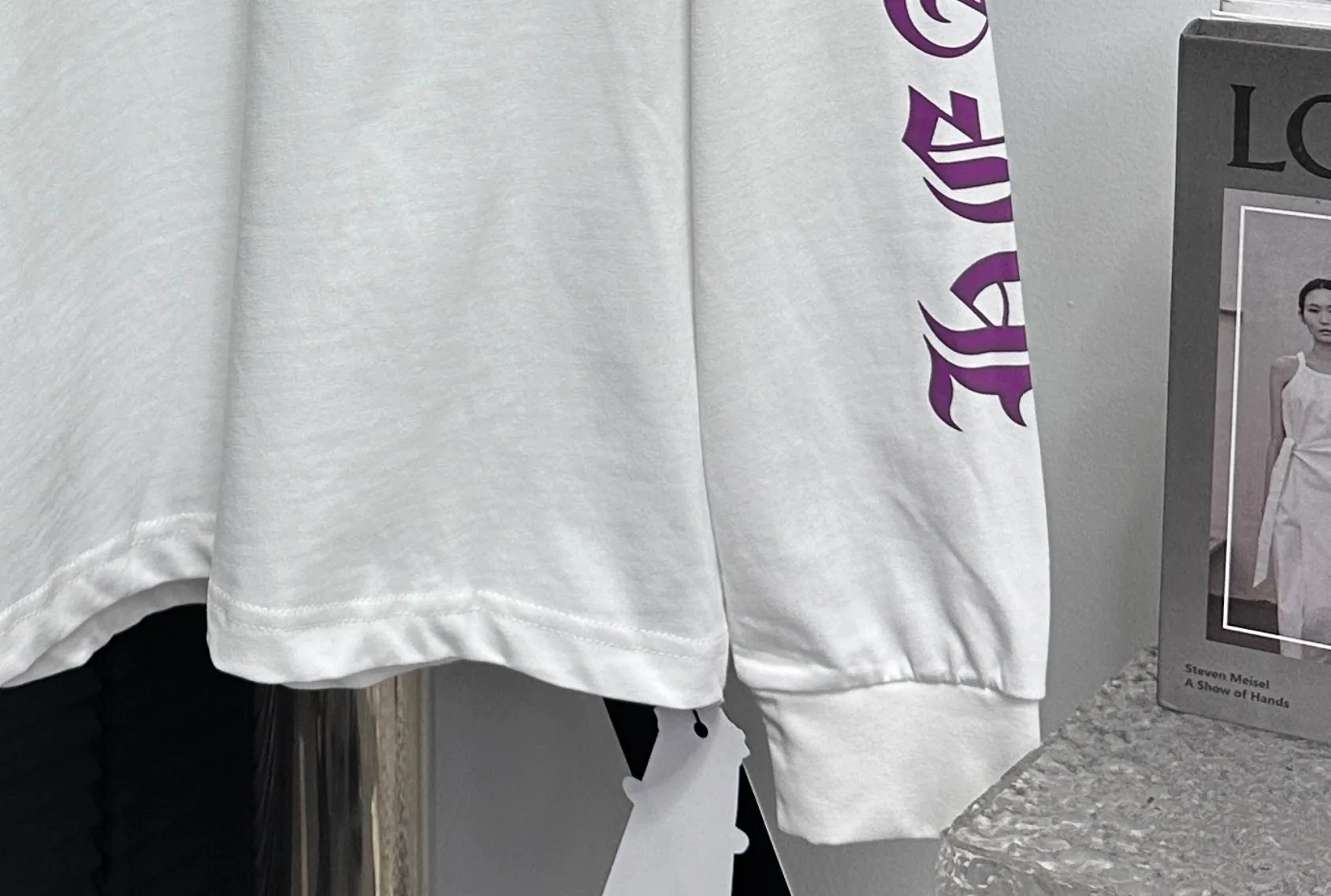 🅿️230 [Come Hearts] Crow Heart Graffiti Letters Limited Sanskrit Printed Long Sleeves, High Weight Threads on Collar and Cuffs, Custom Weaved and Dyed 280g Double Yarn Pure Cotton Fabric, Washed Anti-Counterfeiting Tags and other auxiliary labels are all correct versions, super conspicuous, super pretty, super stylish, same style for men and women! The overall upper body highlights fashion and individuality, and when worn together by a couple, it is a recommended T-shirt by the Street Ace!! Same style for men and women Size: XS-L